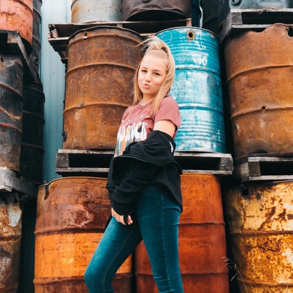 Meet your Posher, Tori - Picture 1 of 1